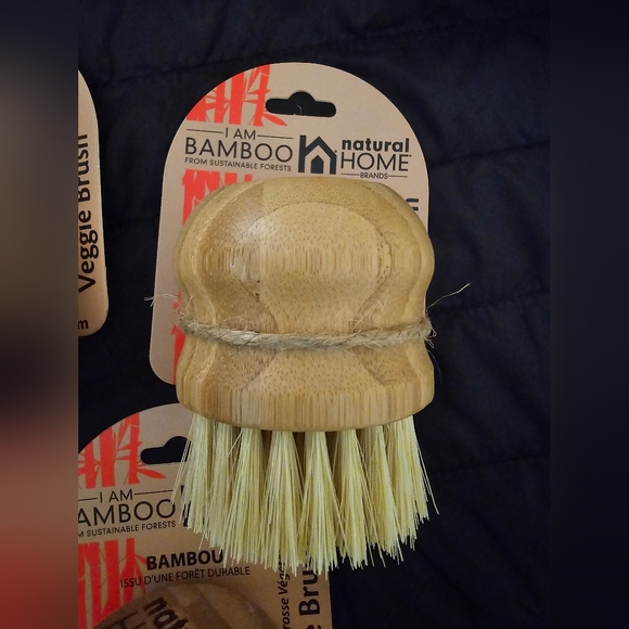 6 Bamboo Veggie Wooden Brush Scrubbers. (New) - Picture 2 of 5